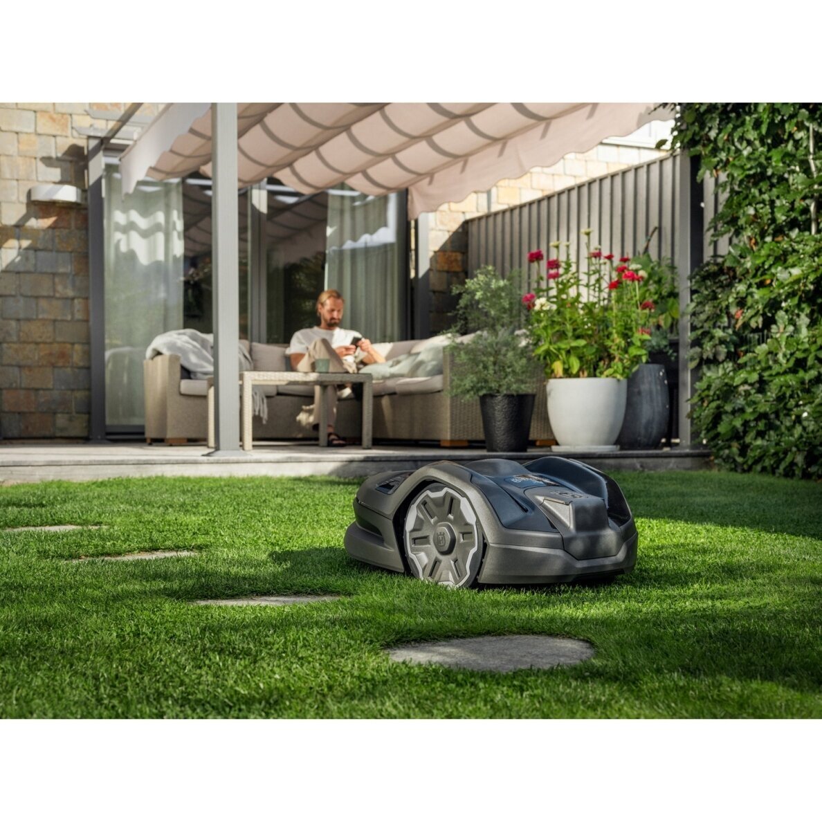 Vejos robotas Husqvarna 305E NERA EPOS - Direct komplekte 1 Vejos robotas Husqvarna 305E NERA EPOS - Direct komplekte 1